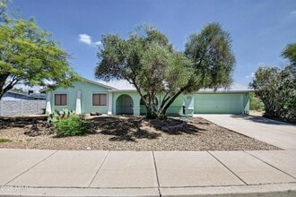 Building Photo - 1892 Vista Dr