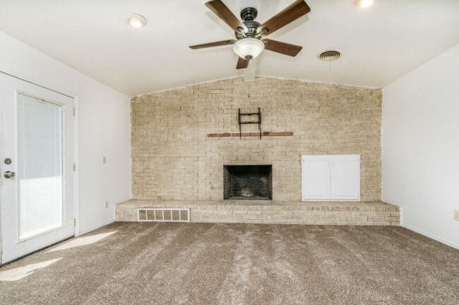 Building Photo - 3103 SW 27th Ave