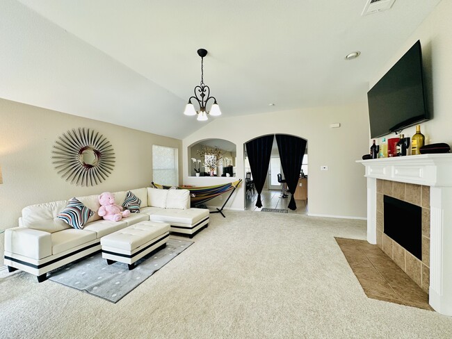Building Photo - 4904 Bolero Ct