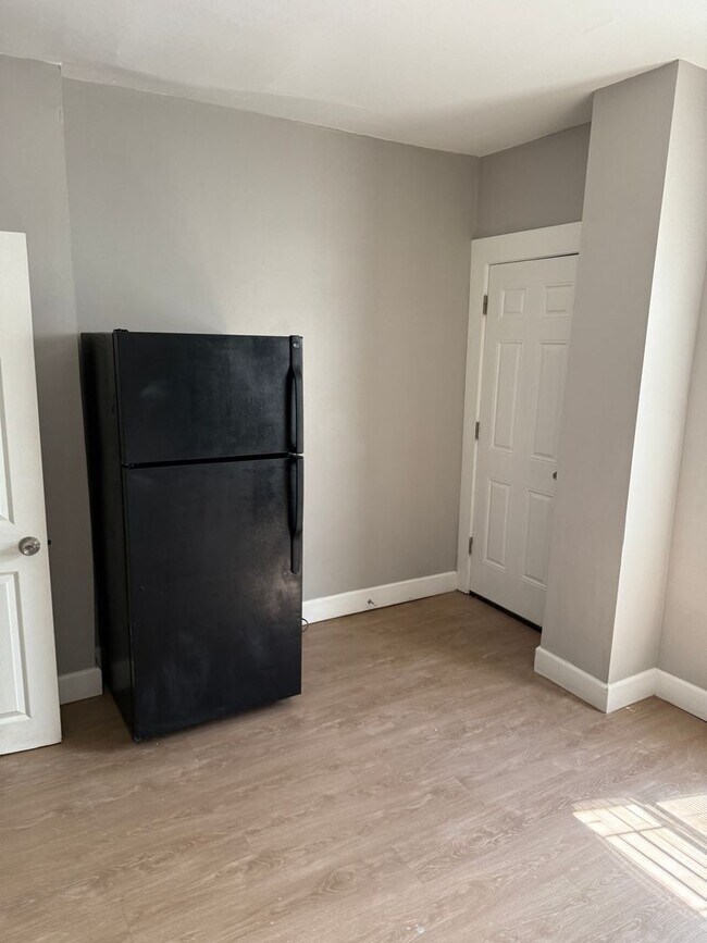 Foto del edificio - Three-bedroom Home In Baltimore