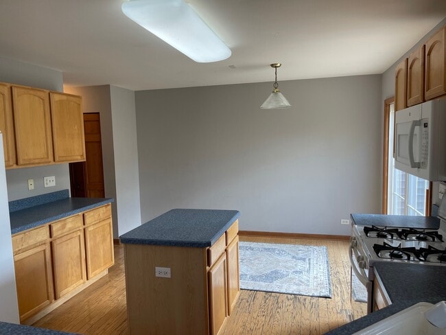 Building Photo - 12849 W Wakefield Dr