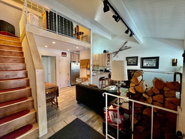 Building Photo - Fully Furnished 1-Bedroom Loft – Sierra Ma...