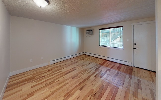Genuine hardwood floors - 22-33 Pearl