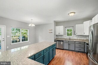 Building Photo - 8052 Buckthorne Run