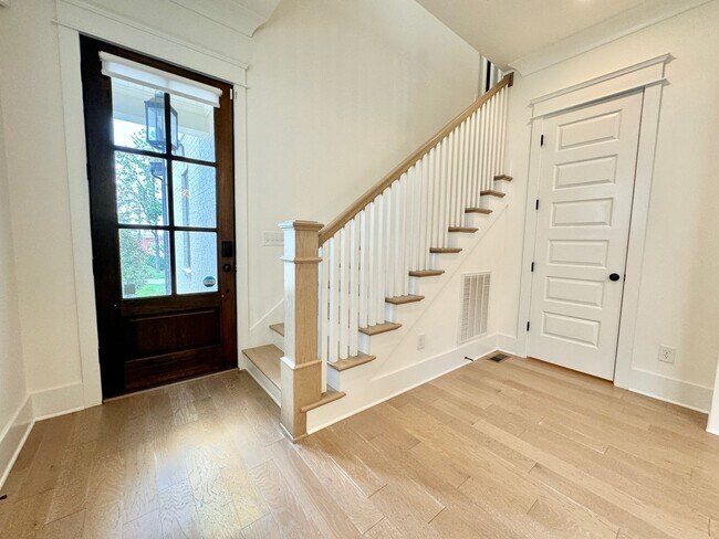 Building Photo - 3 Bed, 3.5 Bath Home w/ 2 Car Garage - Wal...