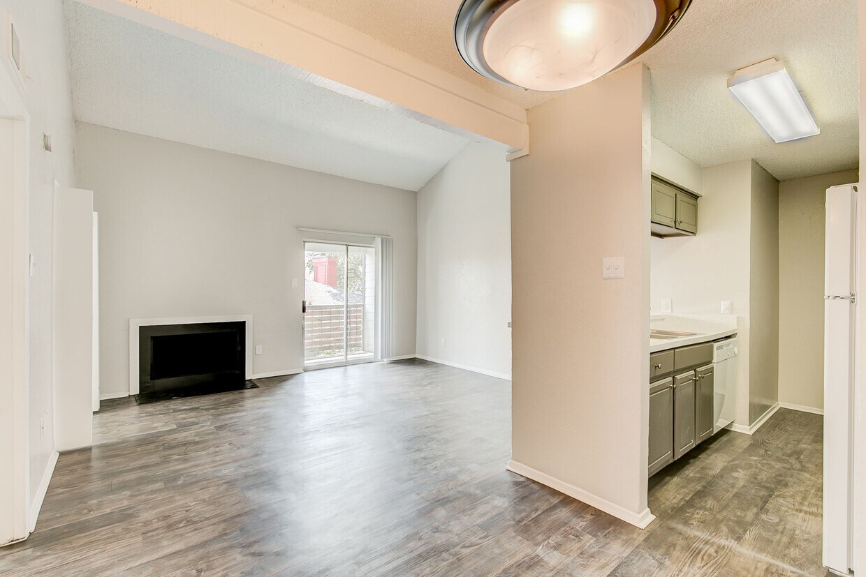 The Leighton Apartments 1717 Independence Pky Plano, TX