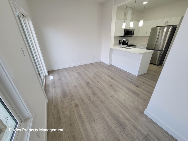 Photo du bâtiment - 2710-2766 66 St SW