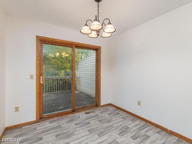 Building Photo - 3 br, 2 bath Townhome - 13428 Timber Crest Dr
