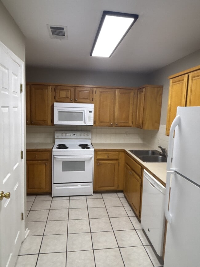 Building Photo - 1115 Farley Cir