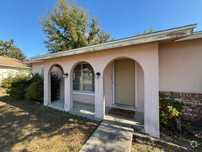 Building Photo - 14719 SW 39th Cir