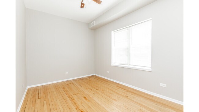 Foto del edificio - 3129 W Augusta Blvd