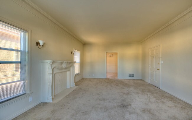 Building Photo - 3008 1/2 Stocker St