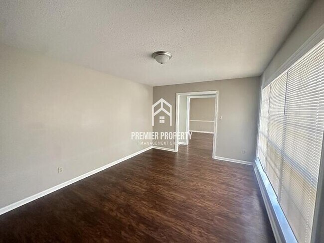 Foto del edificio - 5257 Longmeadow Dr