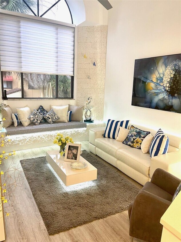 Foto principal - 15555 N Miami Lakeway