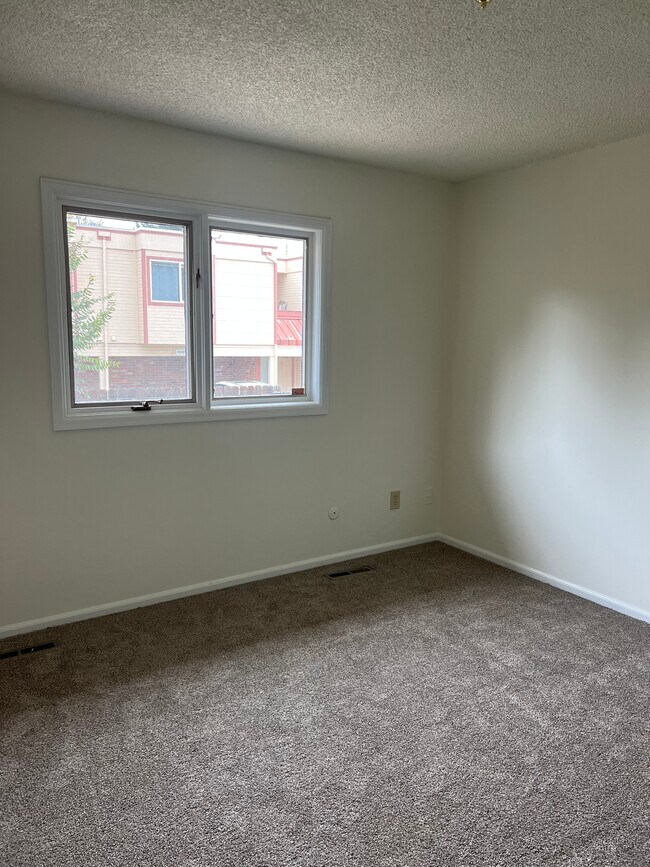 Building Photo - 1916 9th Ave