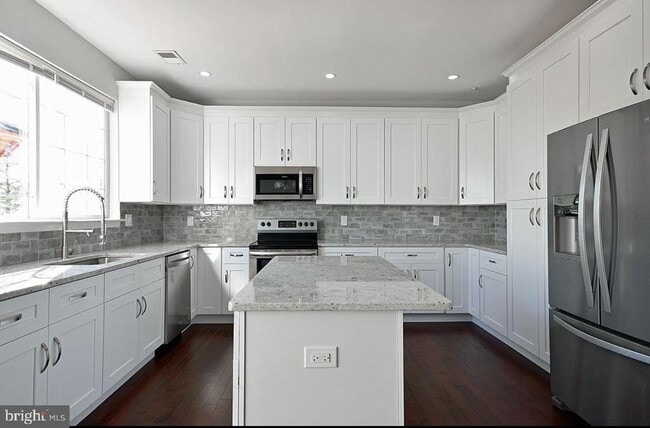 Foto del edificio - 14900 Dennington Dr