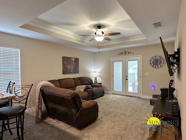 Building Photo - Charming 3-Bedroom Home in Milton!