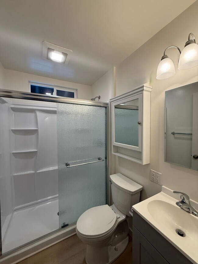 Building Photo - 770 Topaz Dr