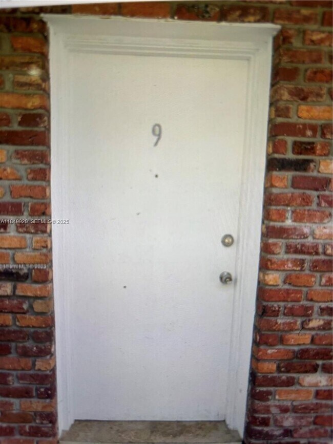 Foto del edificio - 100 Sunrise Dr