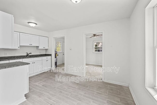 Building Photo - 921 25th St SW