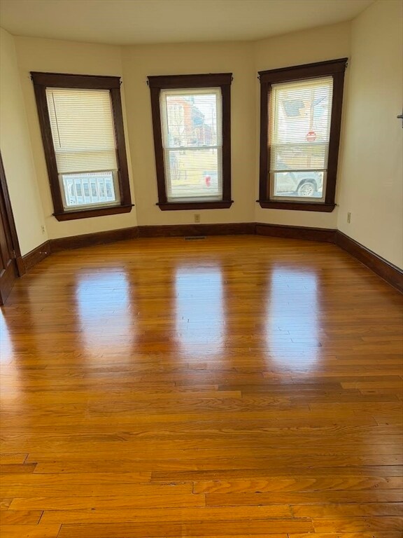 Foto del edificio - 182 Western Ave