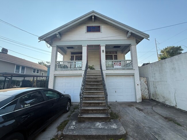 Building Photo - 209 Audubon St