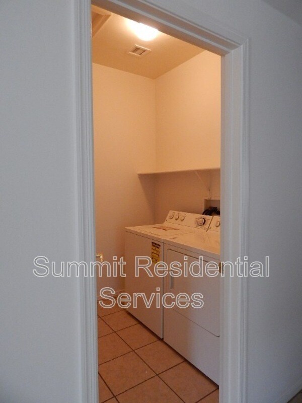 Building Photo - 242 E Corte Rancho Encanto