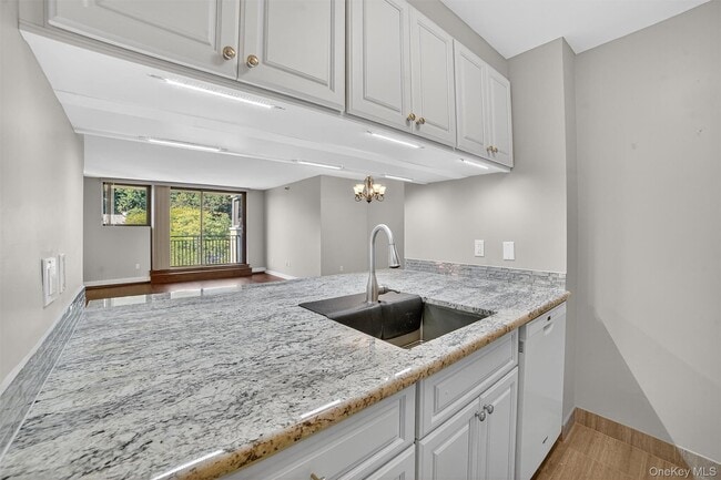 Building Photo - 25 Rockledge Ave
