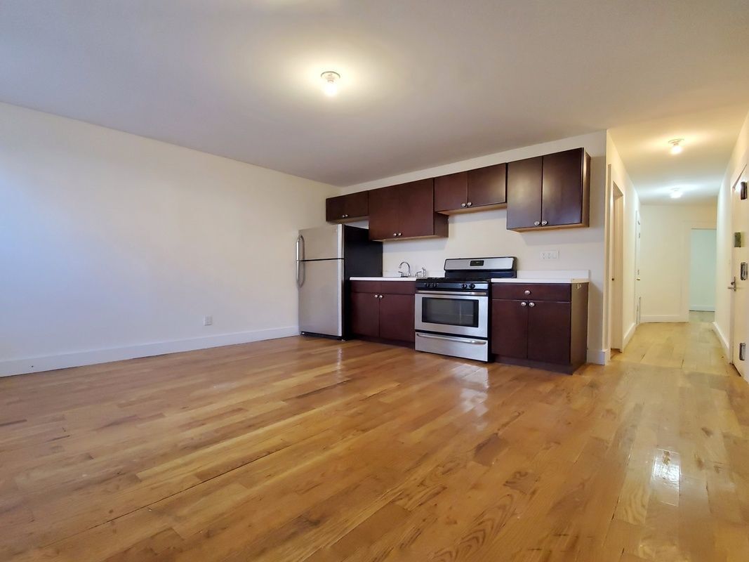 Primary Photo - 360 Franklin Ave