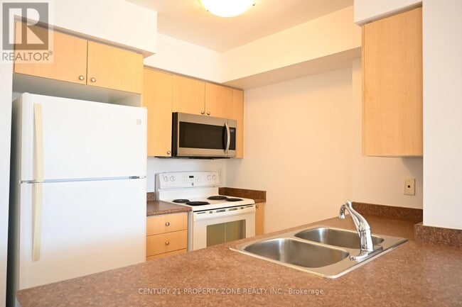 Building Photo - 60 Heintzman St