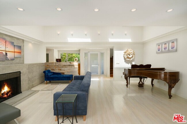 Building Photo - 5606 Green Oak Dr