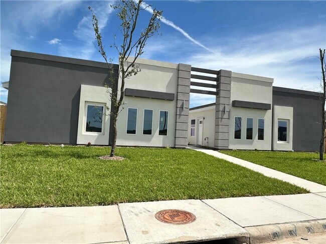 Building Photo - 4216 Walnut Ave