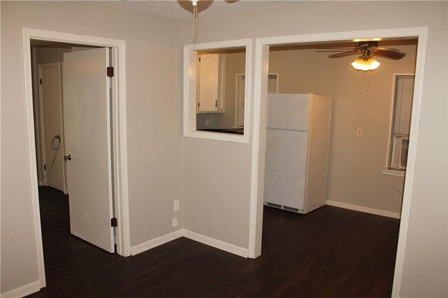 Foto del edificio - 2305 Hillwood Dr E