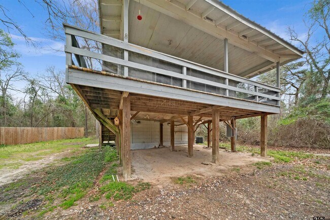 Building Photo - 20973 Lakeview Dr