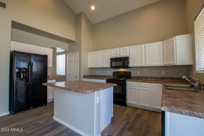 Building Photo - 3690 E Janelle Ct