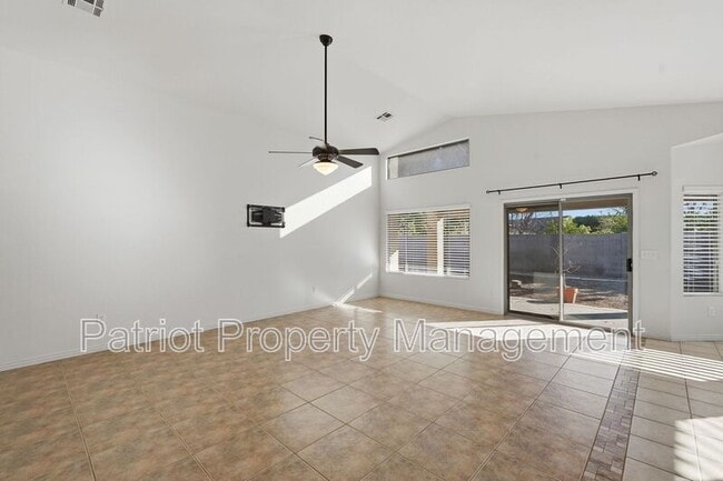 Foto del edificio - 1281 N McKenna Ln