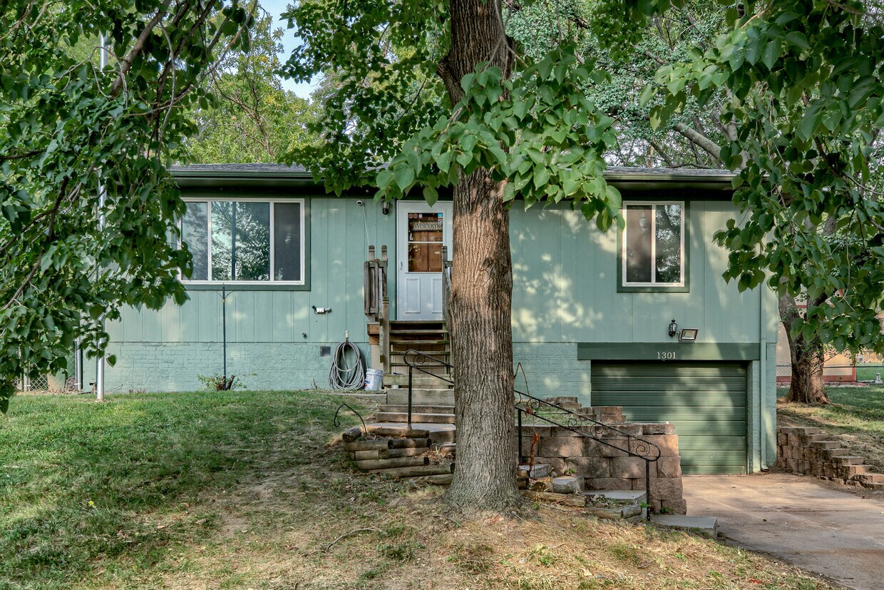 1301 Bryan Ave, Bellevue, NE 68005 House Rental in Bellevue, NE