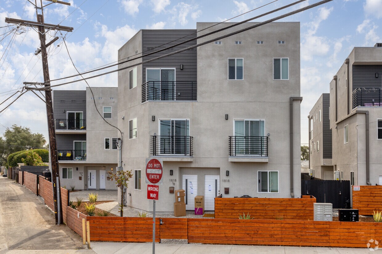 Foto del edificio - 1818 Thurman Ave