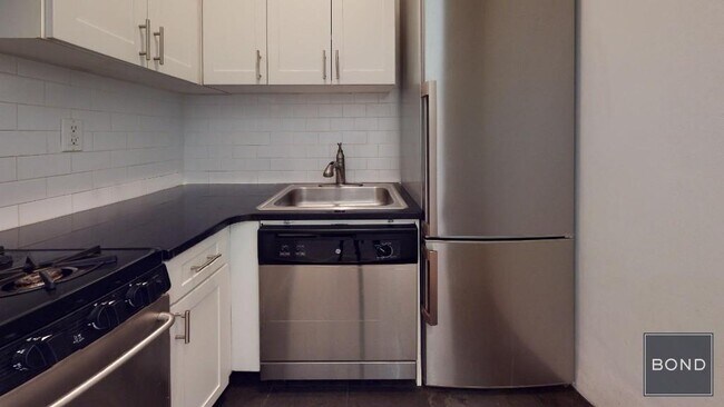 Foto del edificio - 324 E 83rd St