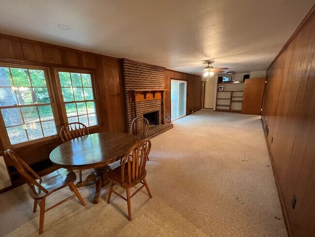 Foto del edificio - Conveniently Located Home Tucker/Stone Mou...