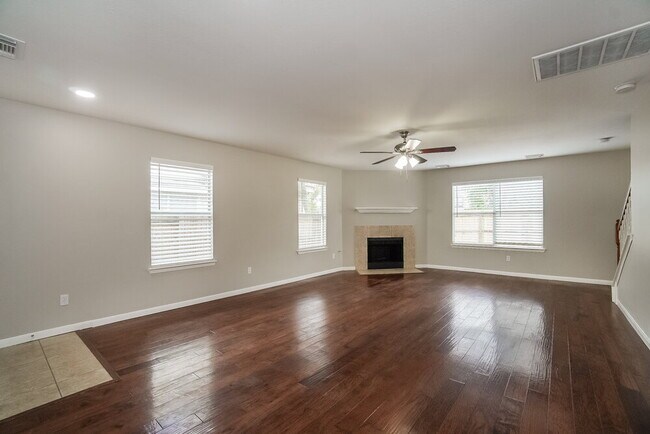 Foto del edificio - 6614 Carly Park Way