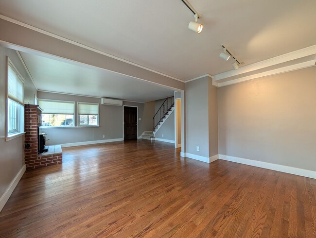 Building Photo - Great 3 bed/2bath home in Eugene