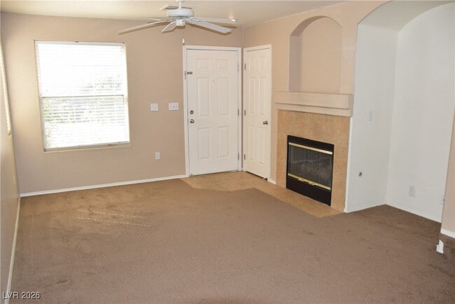 Foto del edificio - 8148 Finch Feather St