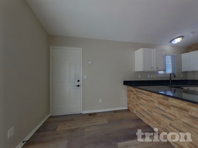 Building Photo - 21898 E Alamo Ln