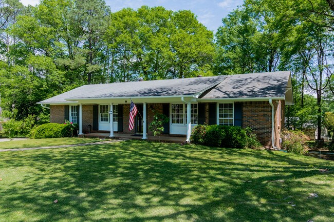 Building Photo - 560 Shoshone Dr