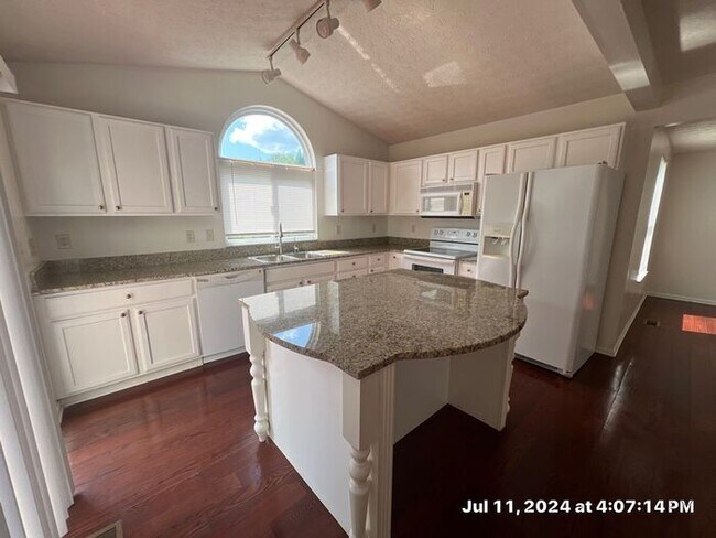Building Photo - Home in Licking Heights School District