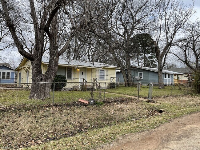 Building Photo - 2 br, 1 bath House - 1609 Brown St