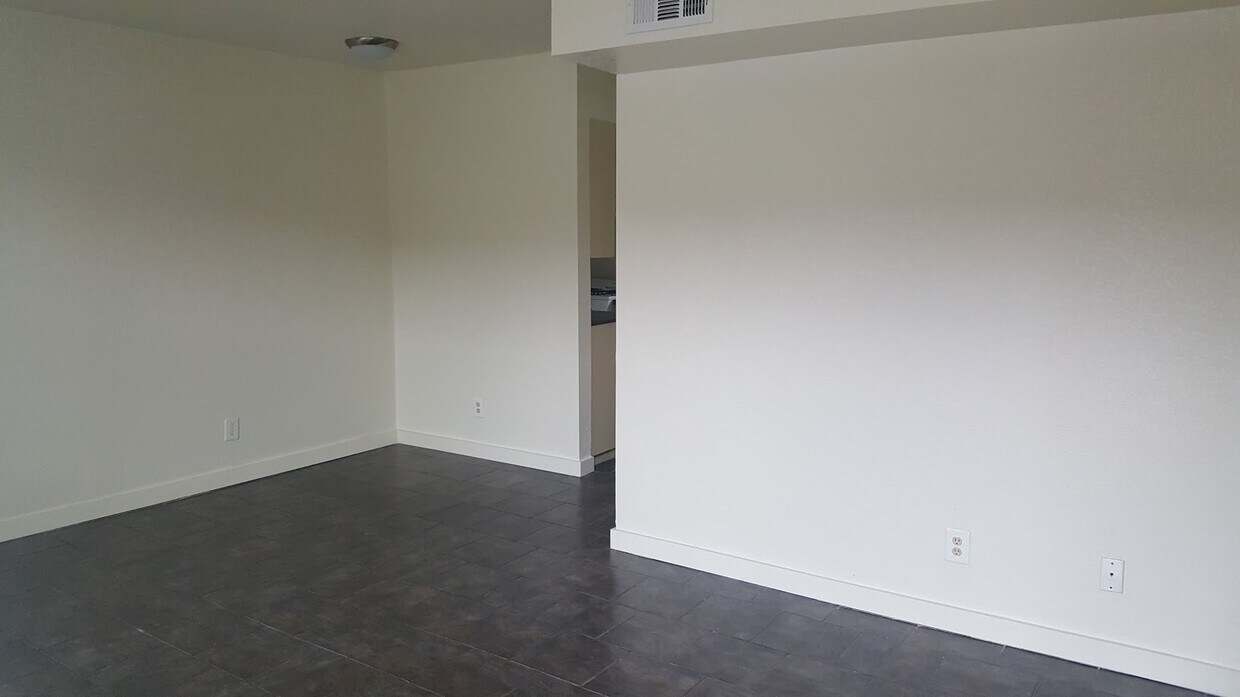 2211 W Hickory St, Denton, TX 76201 Apartments in Denton, TX