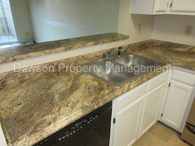 Building Photo - 1213 Maple Shade Ln
