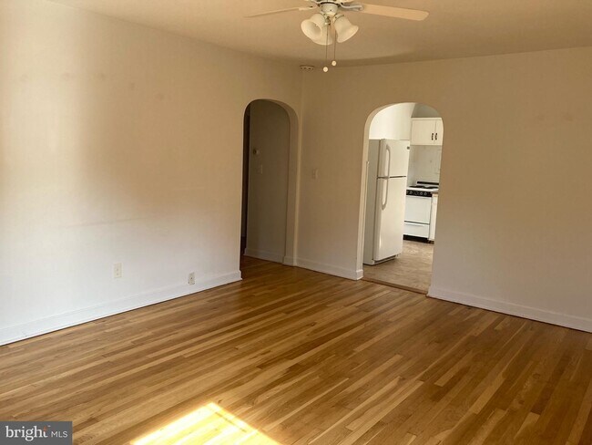 Building Photo - 56 Linwood Ave
